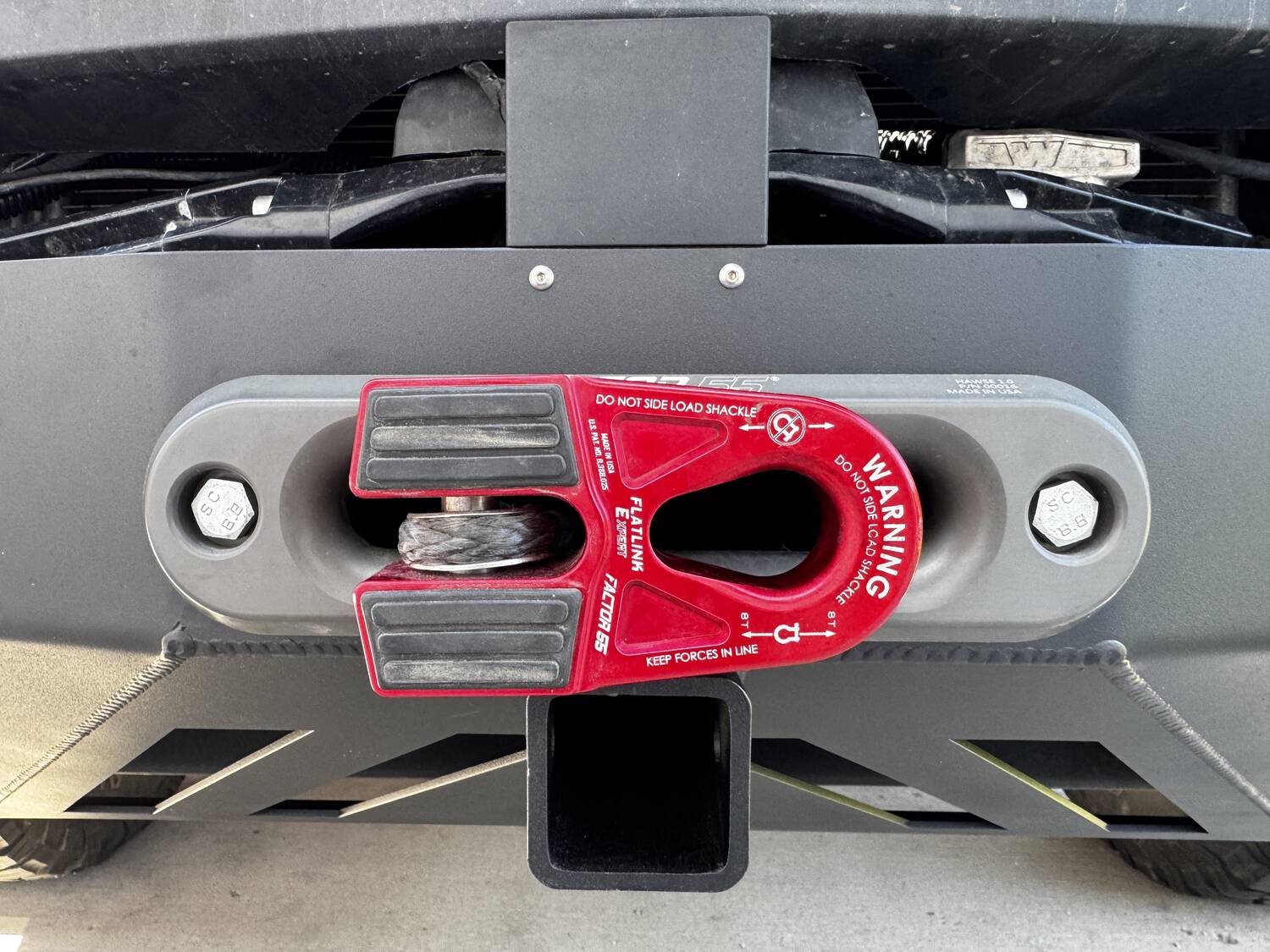 Factor 55 hawse fairlead with red FlatLink E closed-system winch shackle